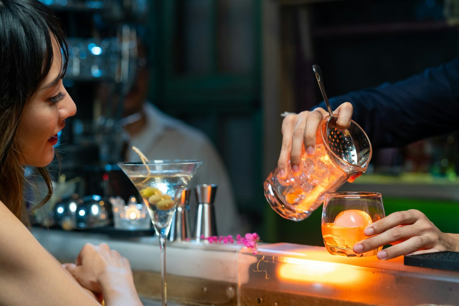 Cocktail Bar Etiquette