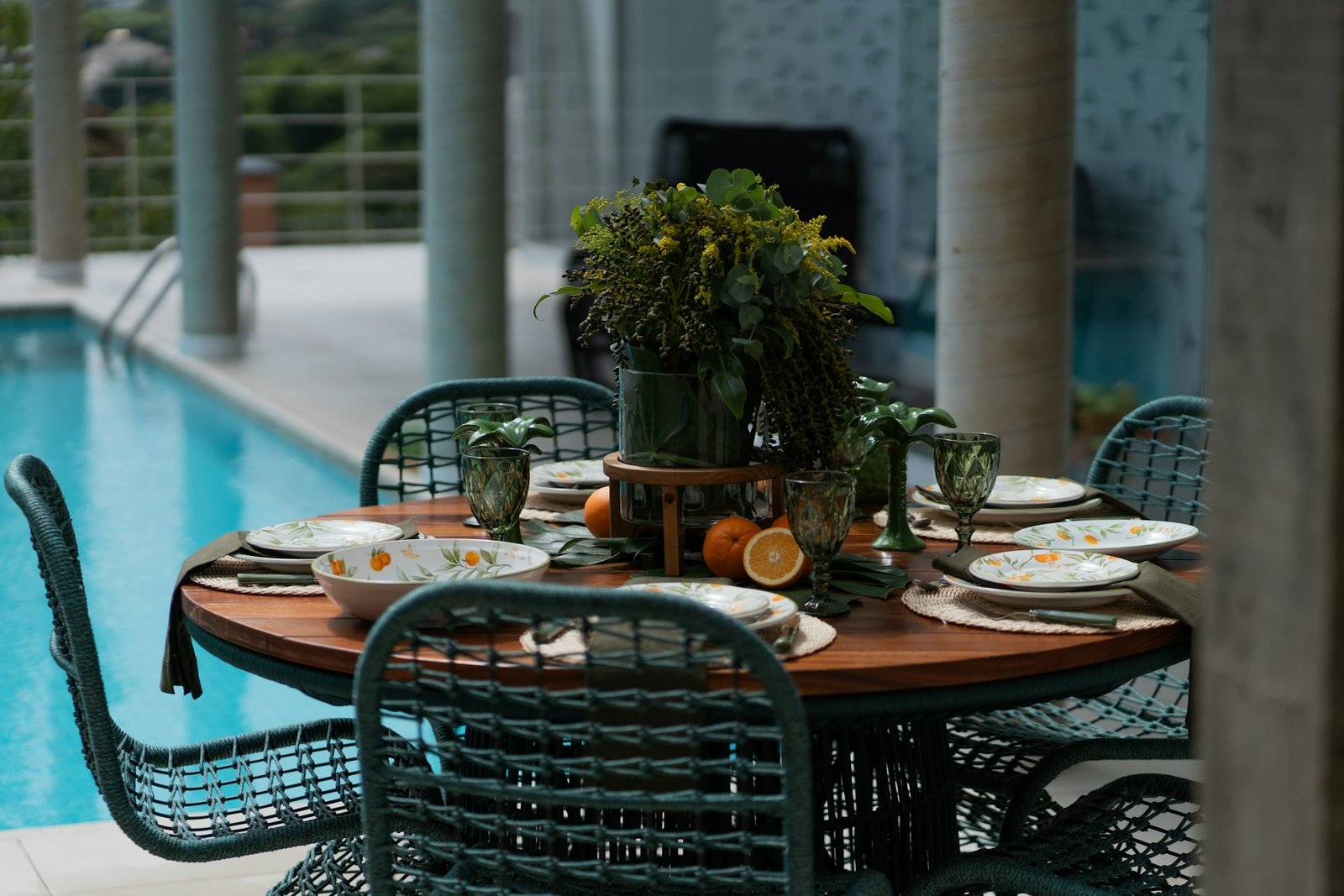 Pools Dining